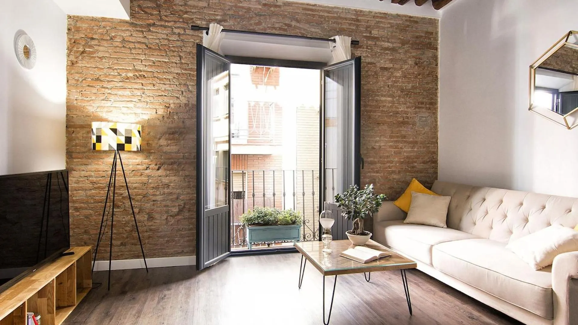 Chezmoihomes Sweet & Trendy Nest In Granada Center For 6 0*,  Испания