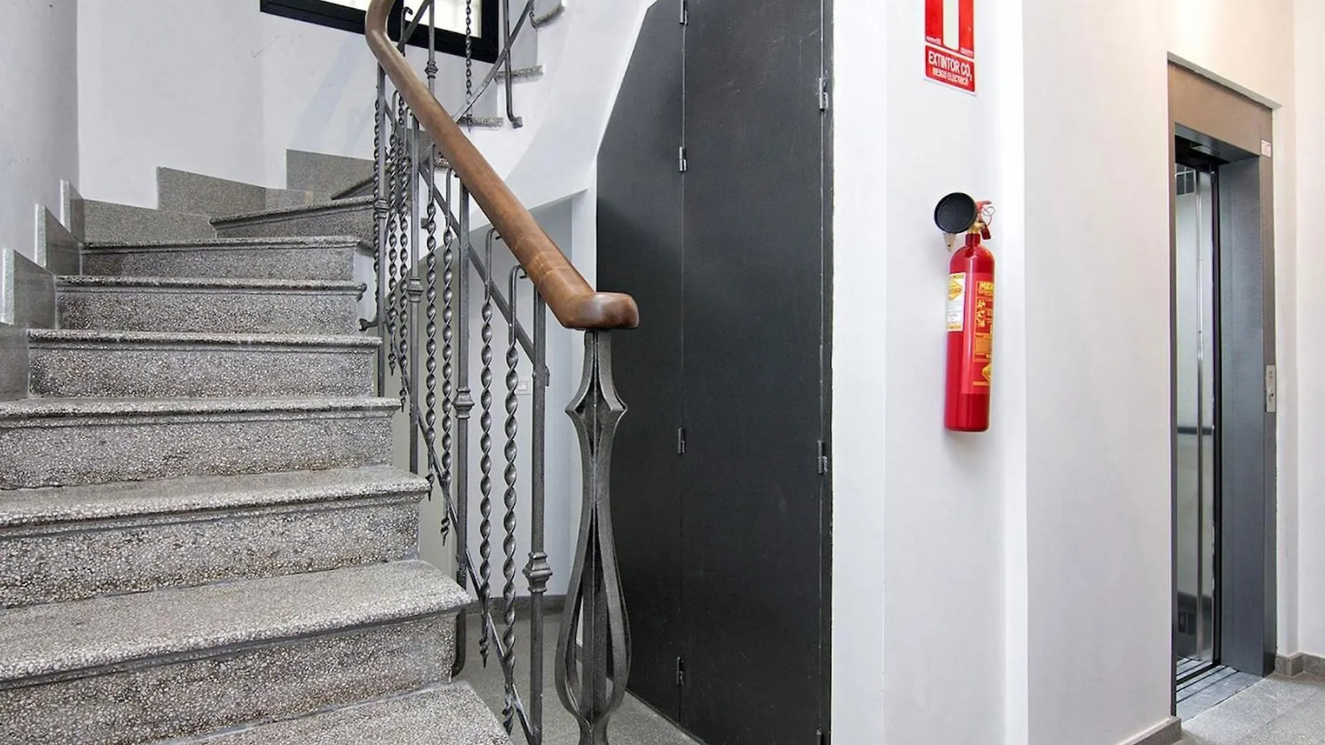 Апартаменты Chezmoihomes Sweet & Trendy Nest In Granada Center For 6 Испания