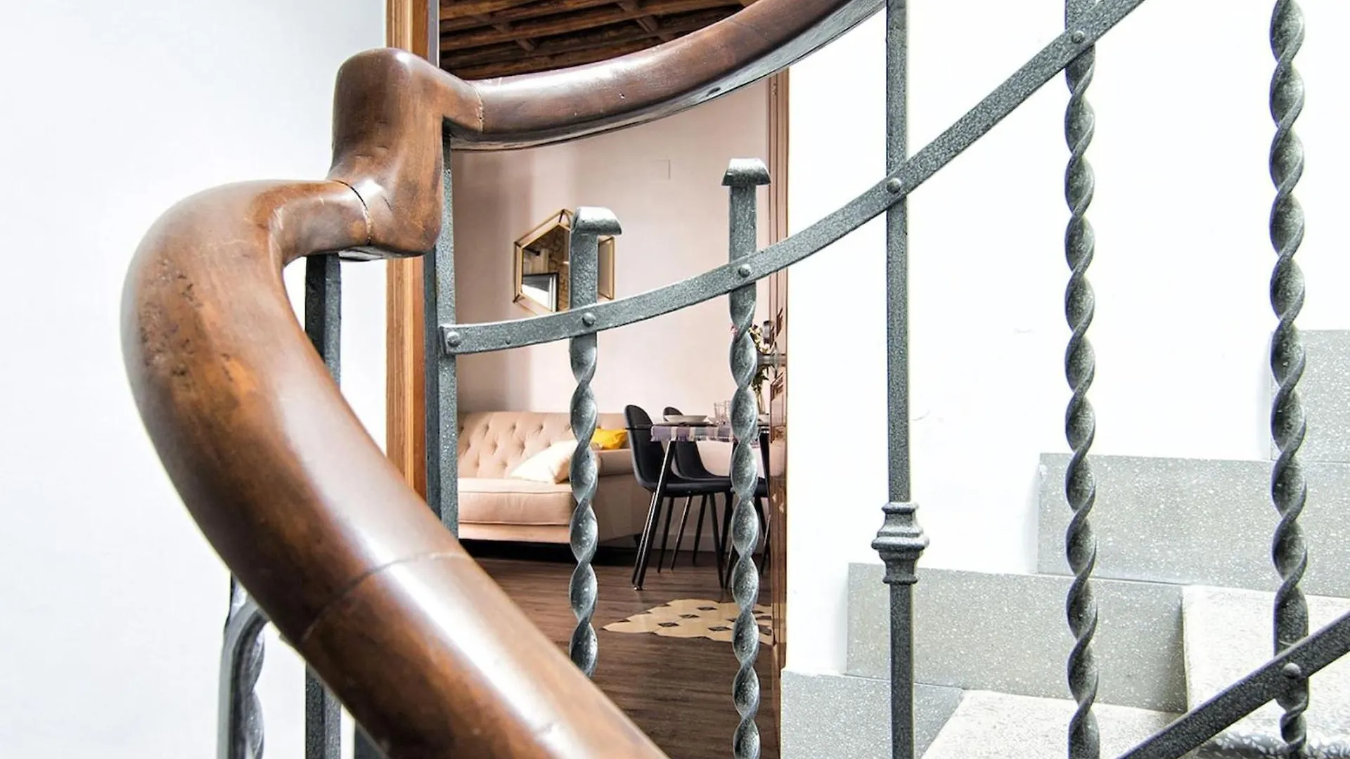 Апартаменты Chezmoihomes Sweet & Trendy Nest In Granada Center For 6