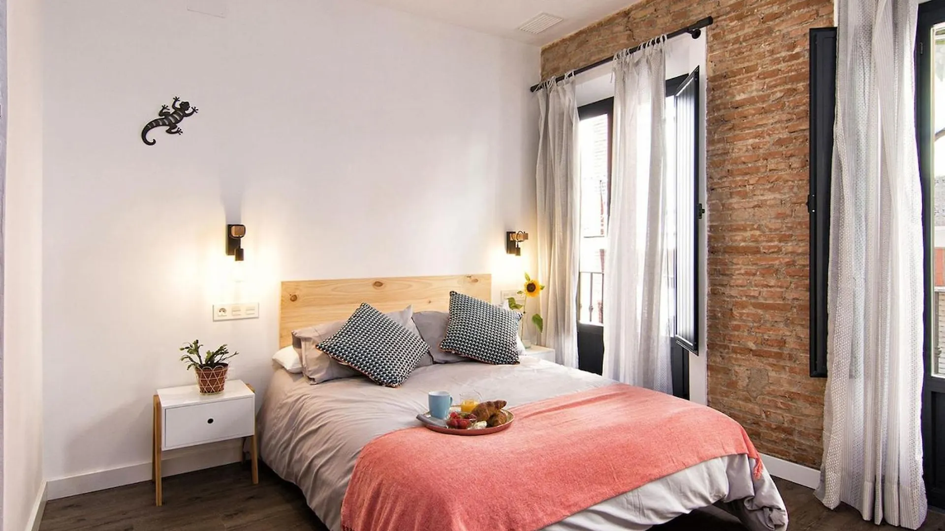 Chezmoihomes Sweet & Trendy Nest In Granada Center For 6 0*,